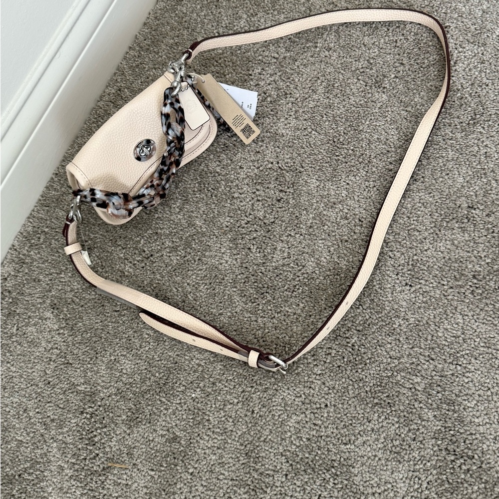 Coach Coachtopia Micro Wavy Dinky Crossbody Bag Ivory New - Picture 4 of 4